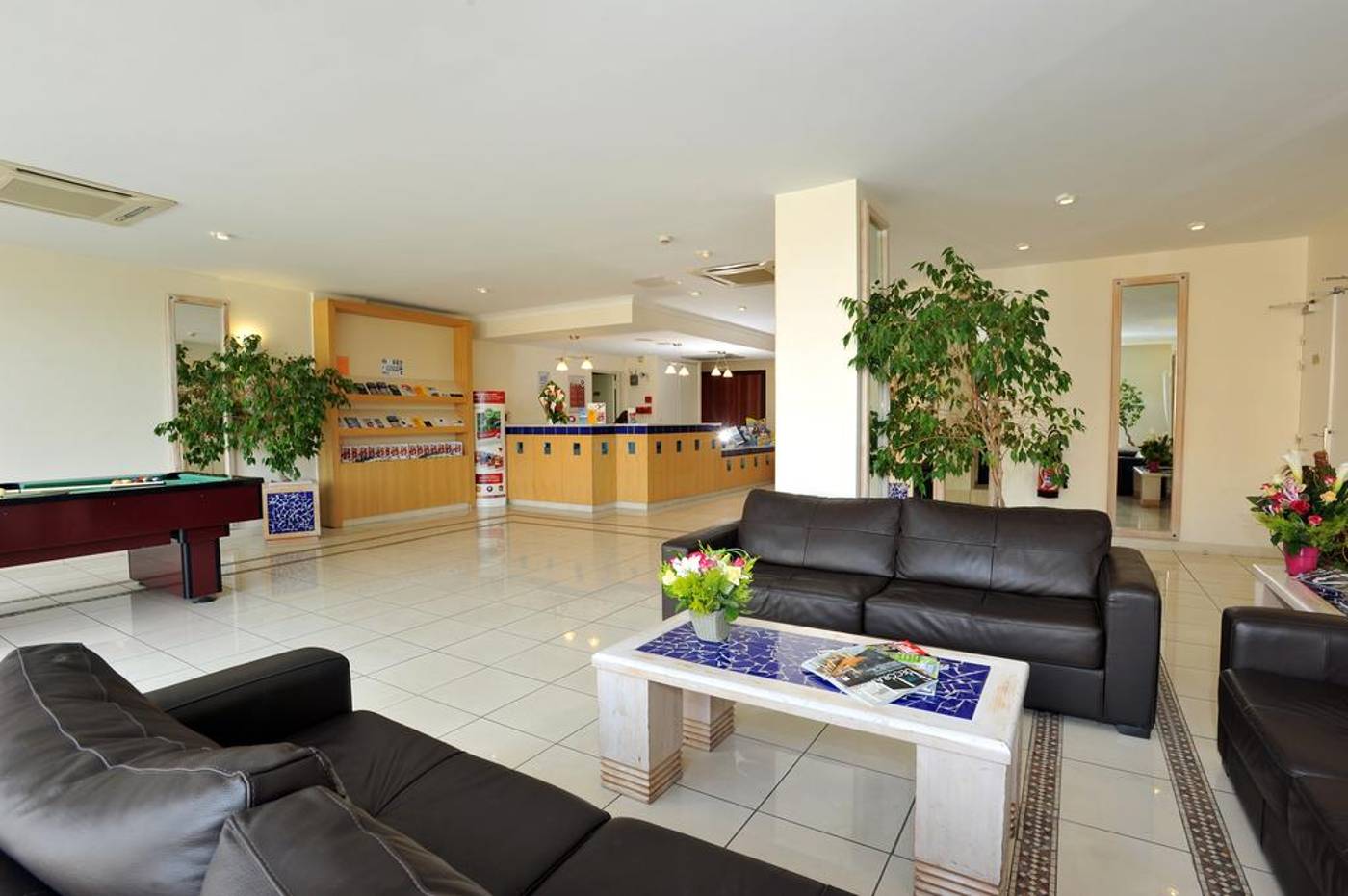 Inter-Hotel-Sea-Side-Park-Lobby-25