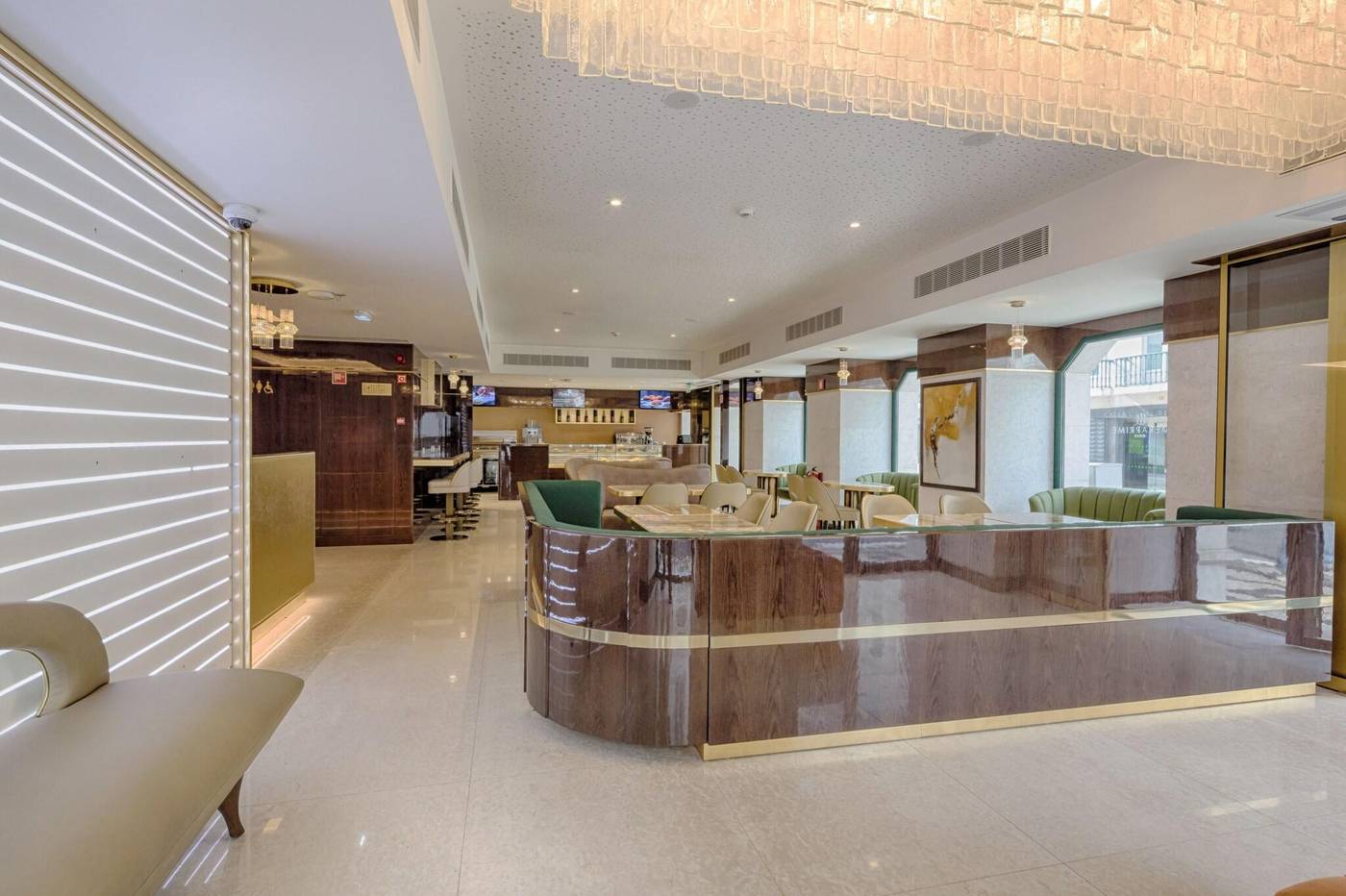 Meraprime-Gold-Design-Hotel-Lobby-1