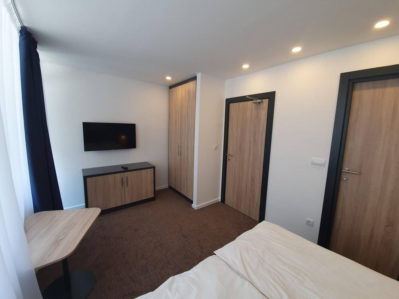 Premium Crown Suites-Serbia-BELGRADE-Room-8