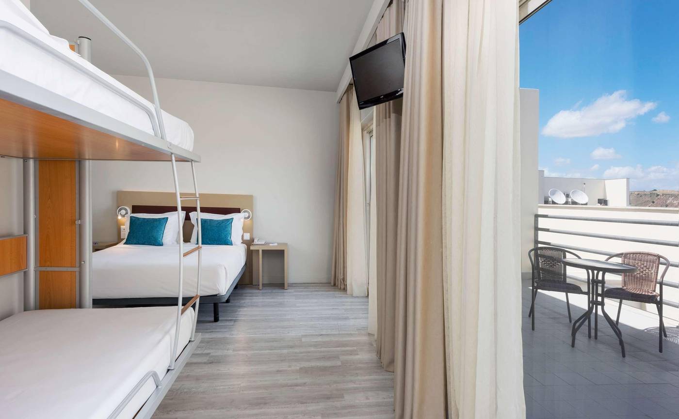 Tryp-Lisboa-Caparica-Mar-Hotel-Room-34