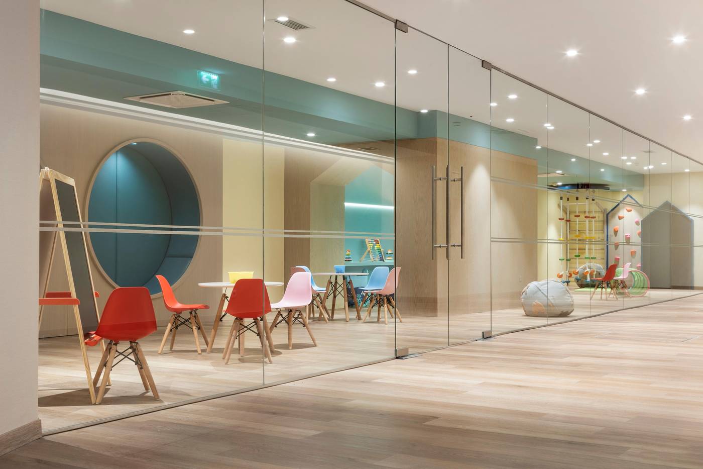 Crowne-Plaza-Caparica-Lisbon-Sports-and-Entertainment-68