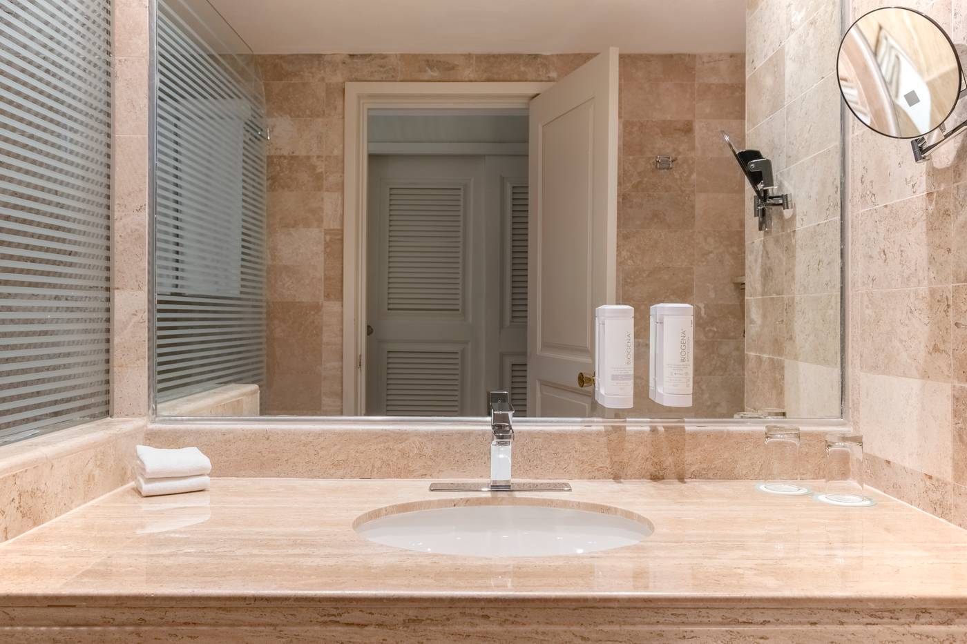 Iberostar-Waves-Tucan-Room-35