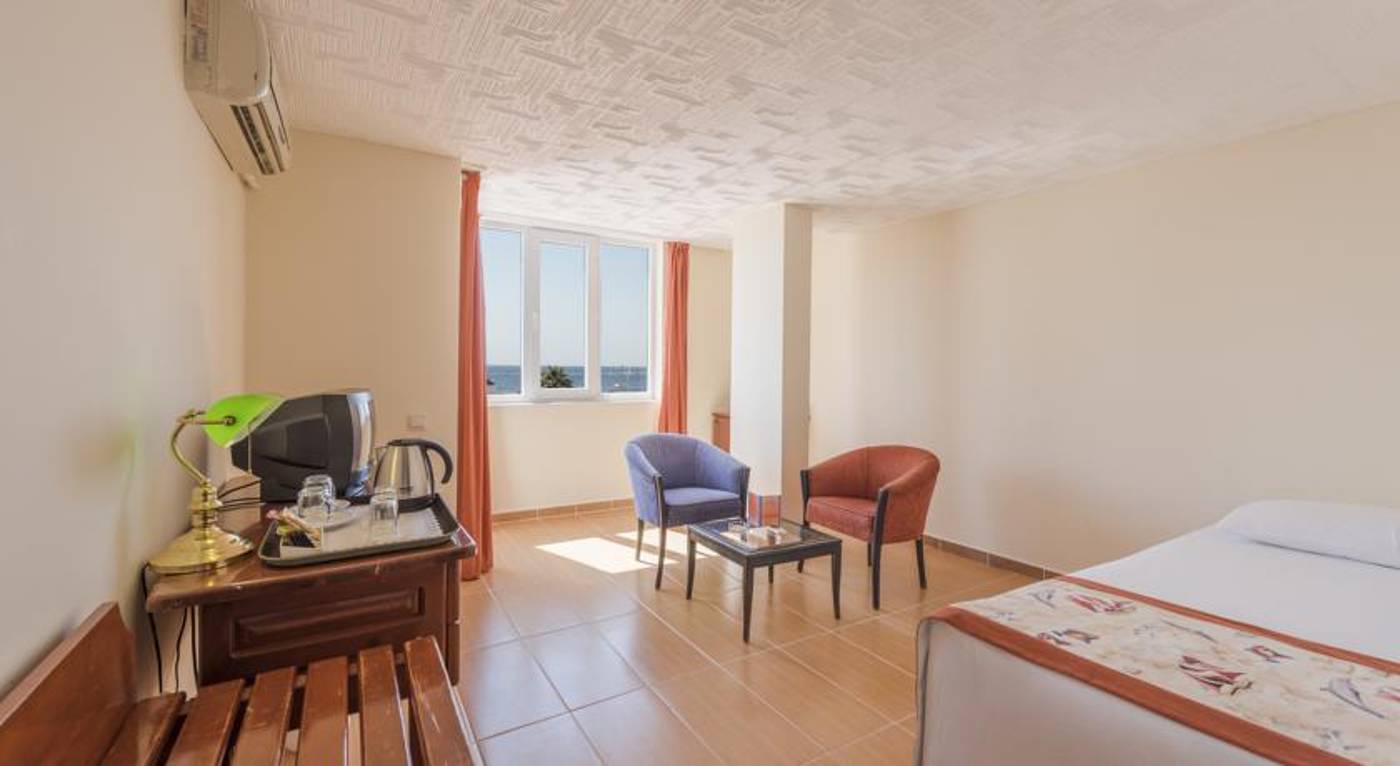 Sailor-s-Beach-Club-Room-13