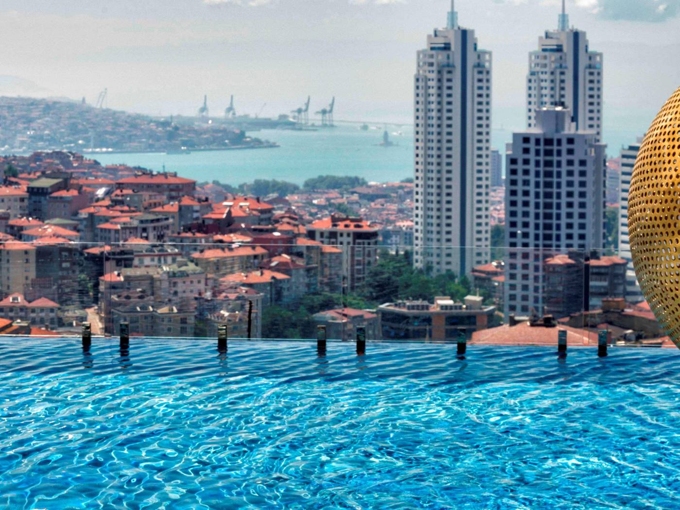 Fairmont-Quasar-Istanbul-Pool-86