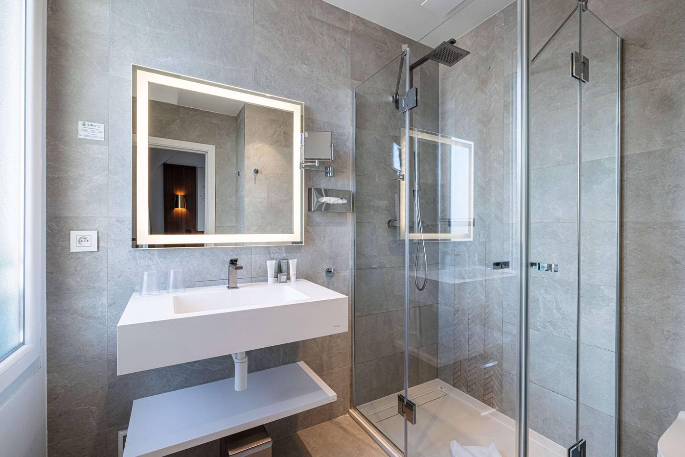 Apollinaire-Nice-Room-18