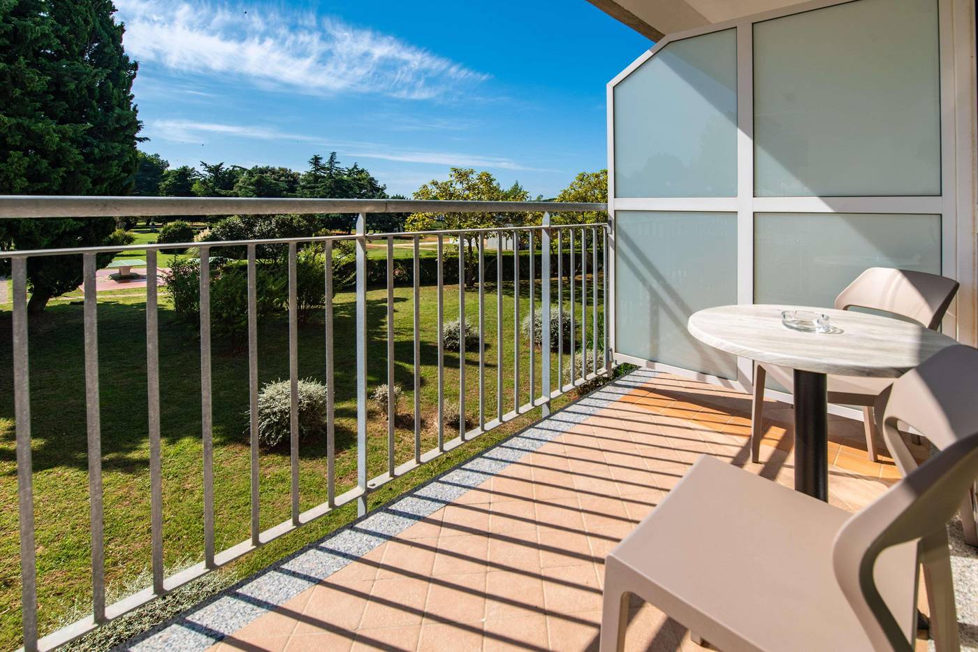 Hotel-Holiday-Room-63