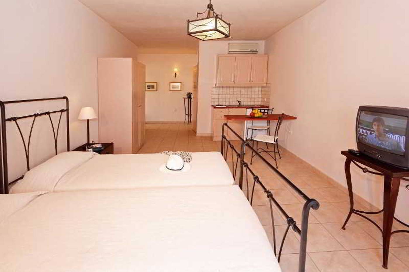 Lambrinos-Suites-Room-11