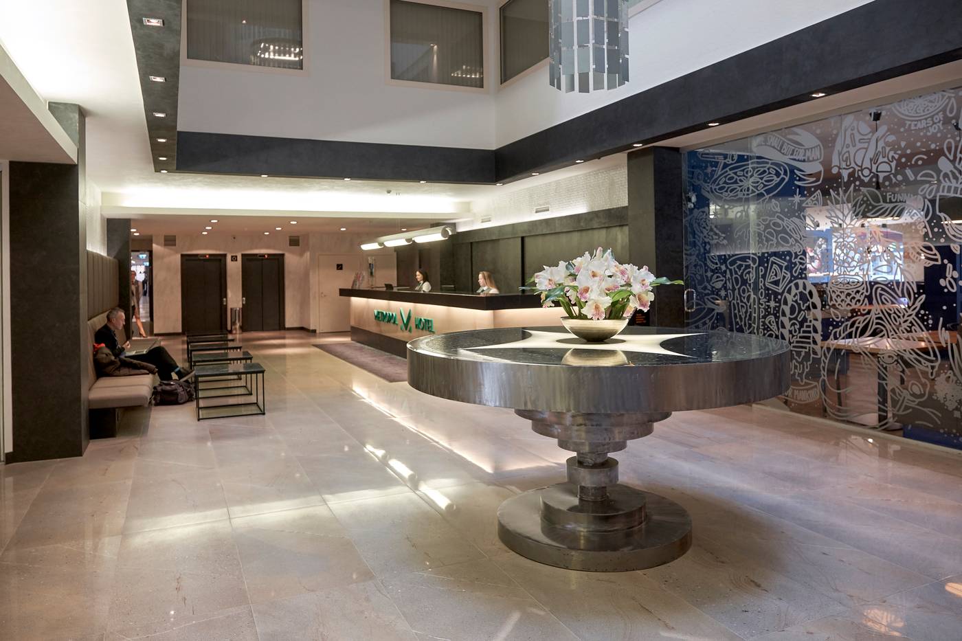 Metropol-Hotel-Lobby-13