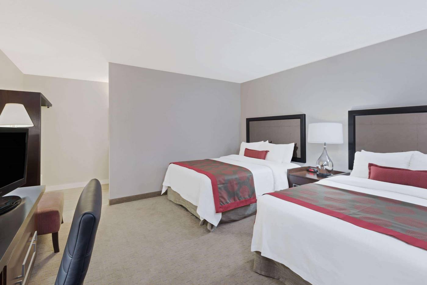 Ramada-by-Wyndham-Boston-Room-15