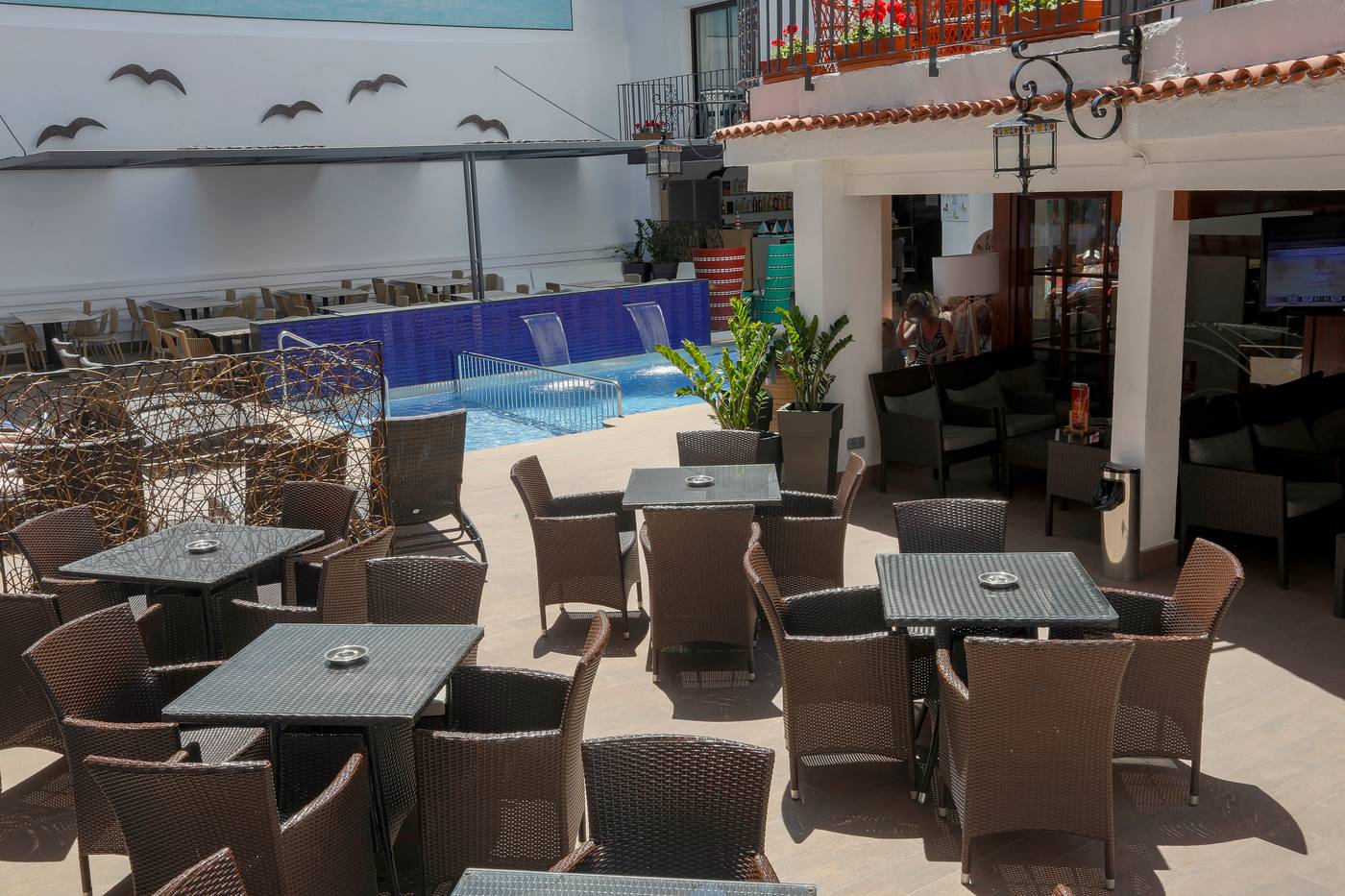 Apartamentos-Neptuno-Calella-Terrace-9