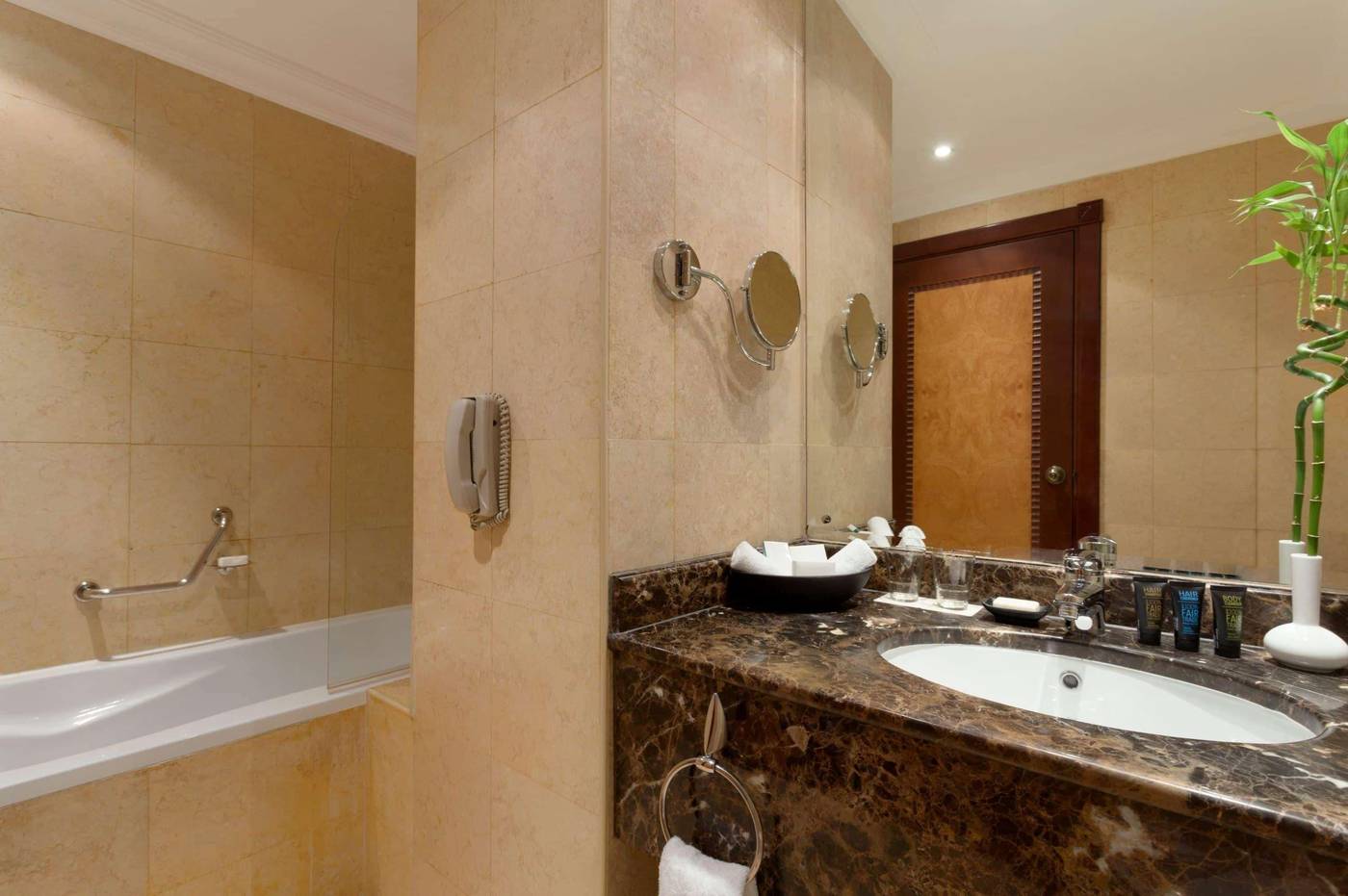 Grand Regency Doha, Trademark Collection Wyndham-Qatar-DOHA-Room-9