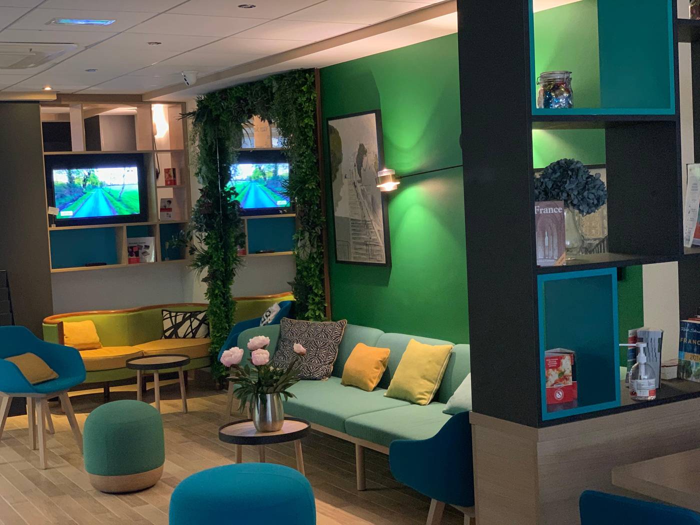 Holiday-Inn-Paris---Montmartre-General-view-14