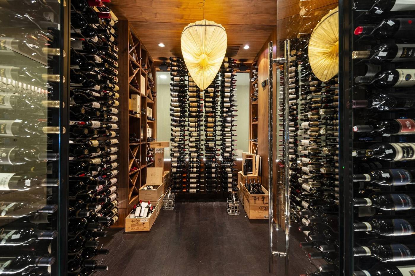 Century-Plaza-Hotel---Spa-Vancouver-Bar-18