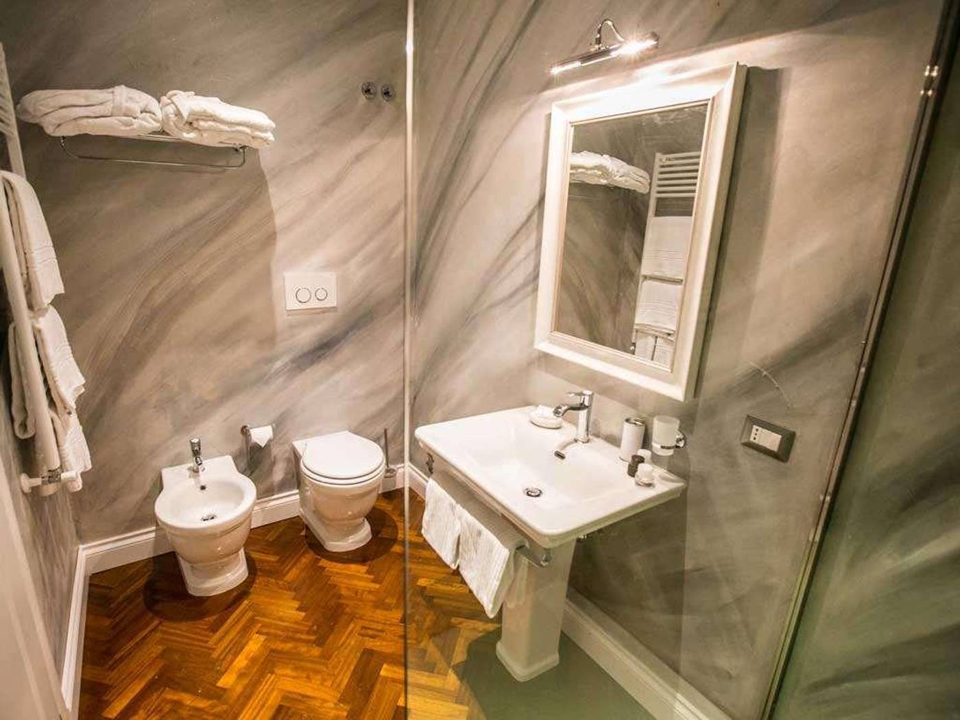 JB-Luxury-Relais-Room-19