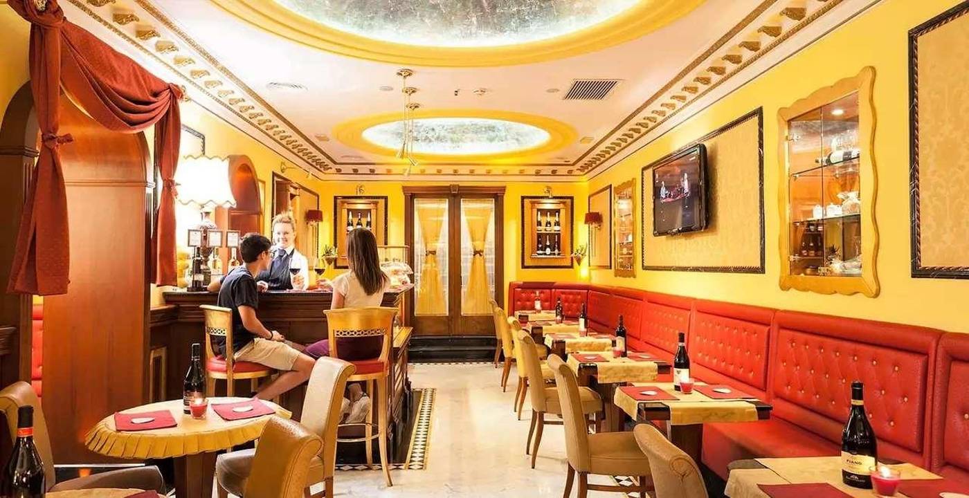 Hotel-Manfredi-Suite-In-Rome-Bar-58