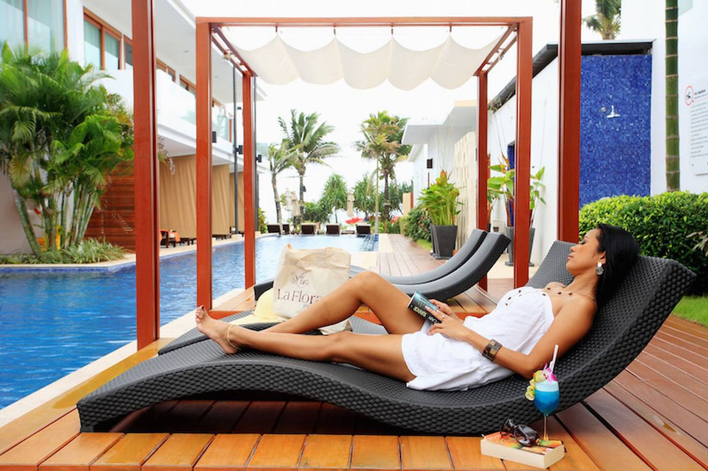 La-Flora-Resort-and-Spa-Patong-Pool-9