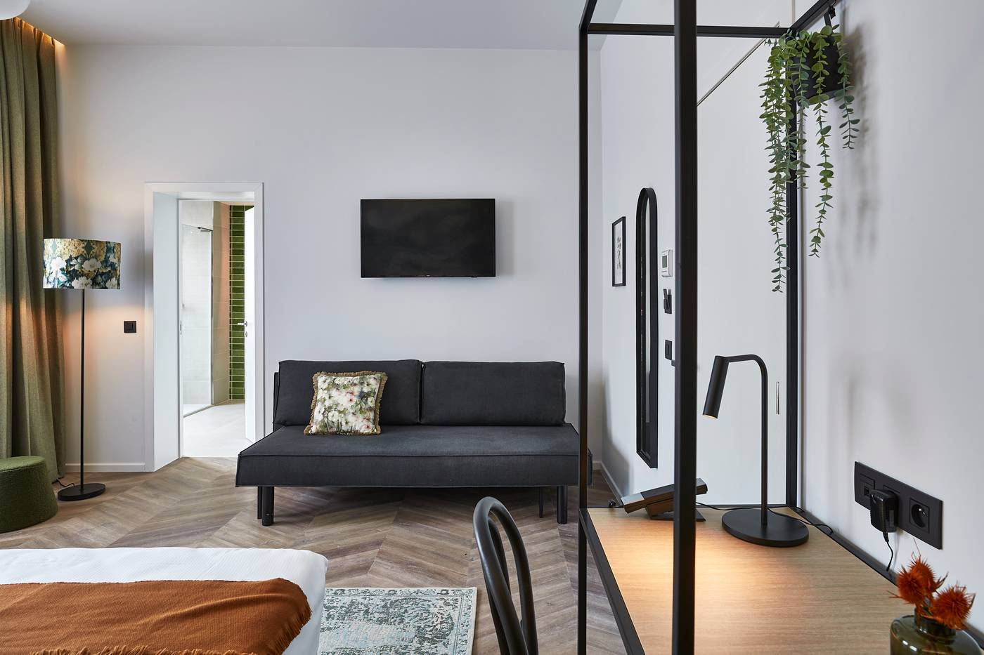 Urban-Yard-Hotel-Room-4