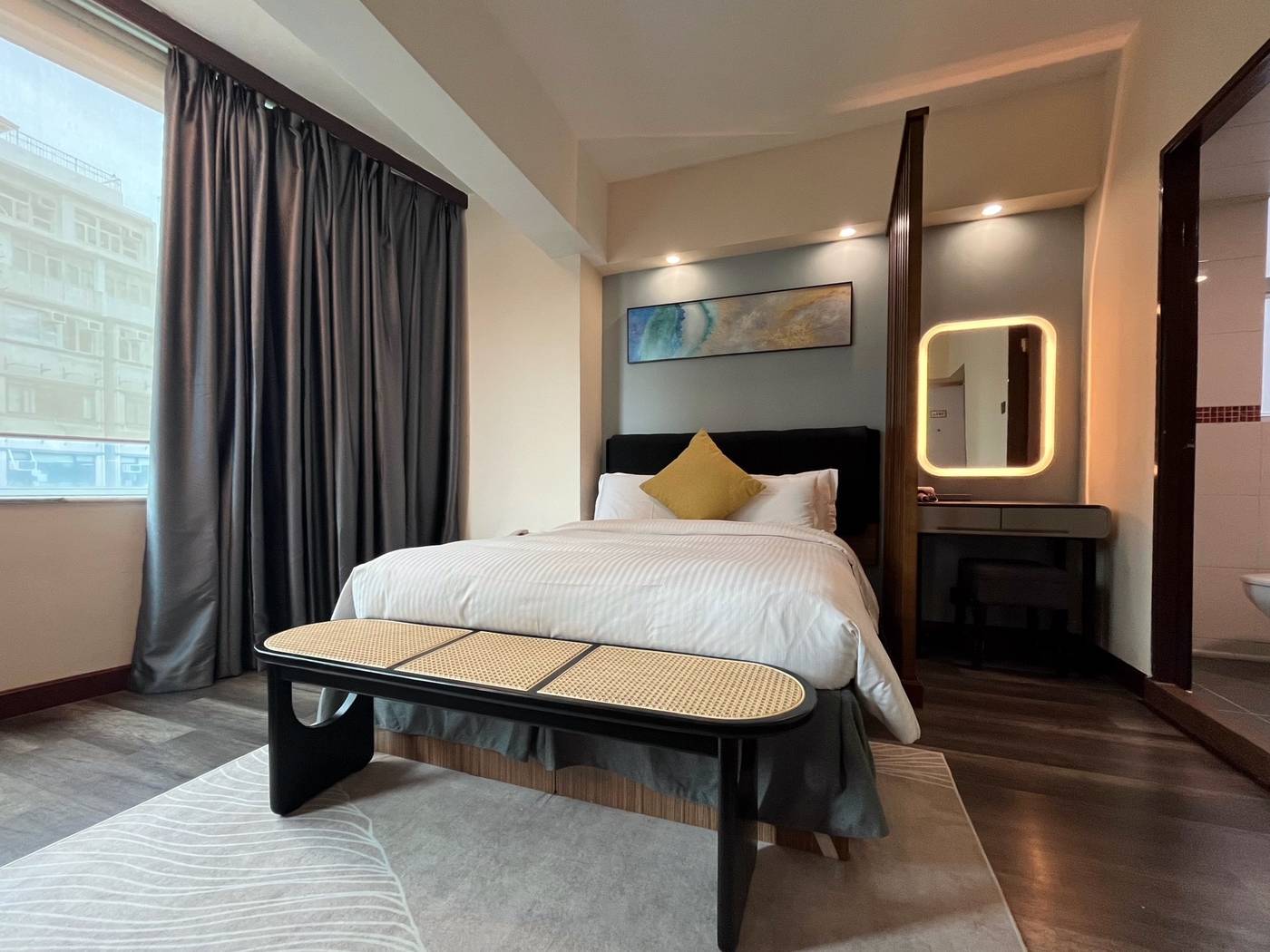 The-Imperial-Hong-Kong-Room-2