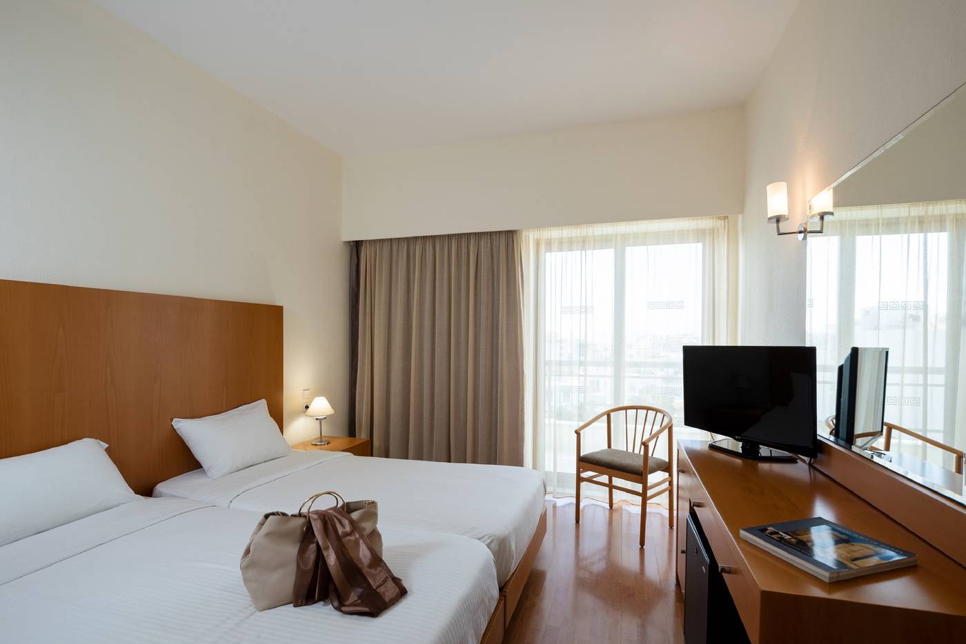 Angela-Hotel-Downtown-Rooms-Room-9