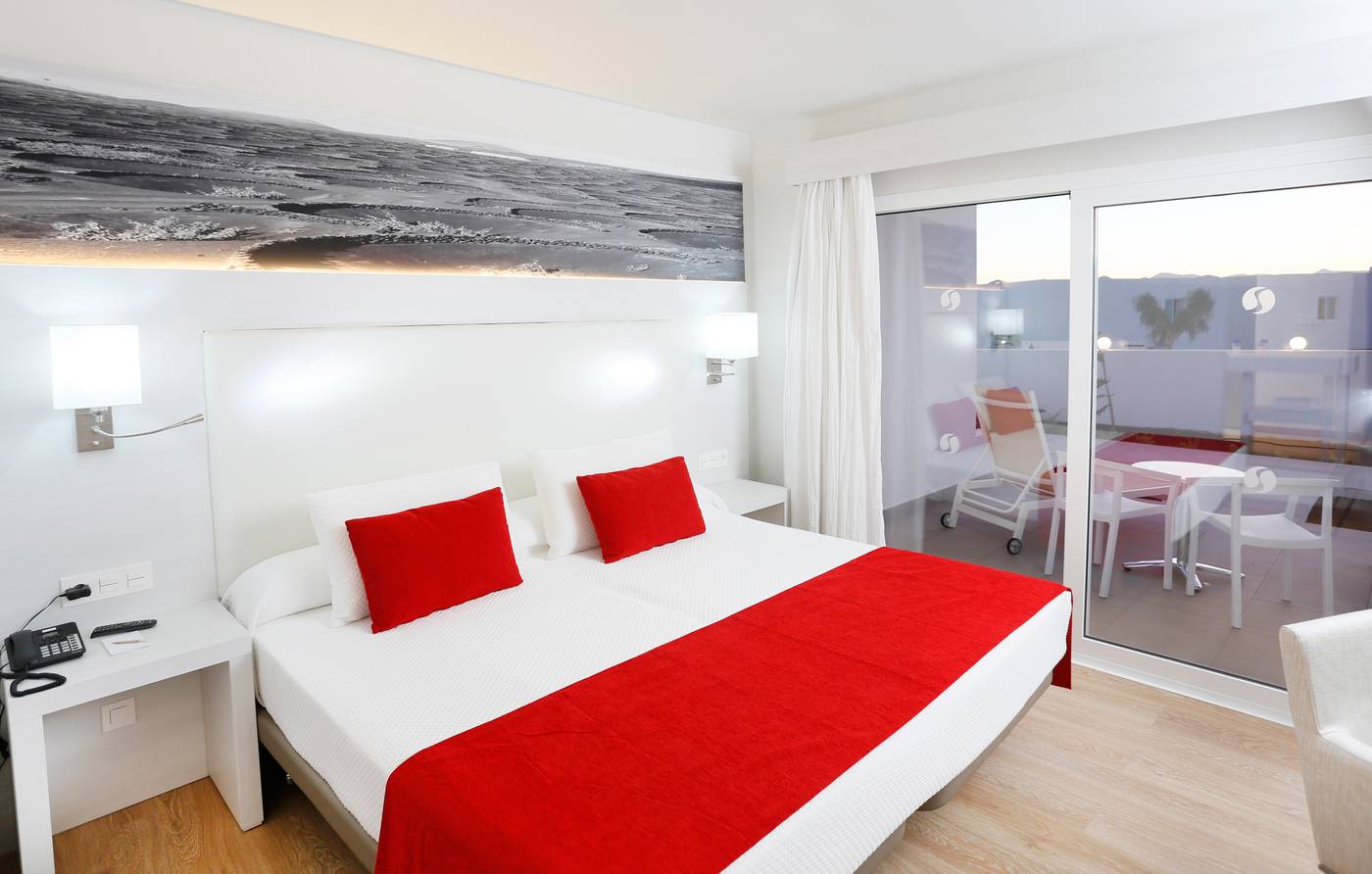 Aequora-Lazarote-Suites-Room-25