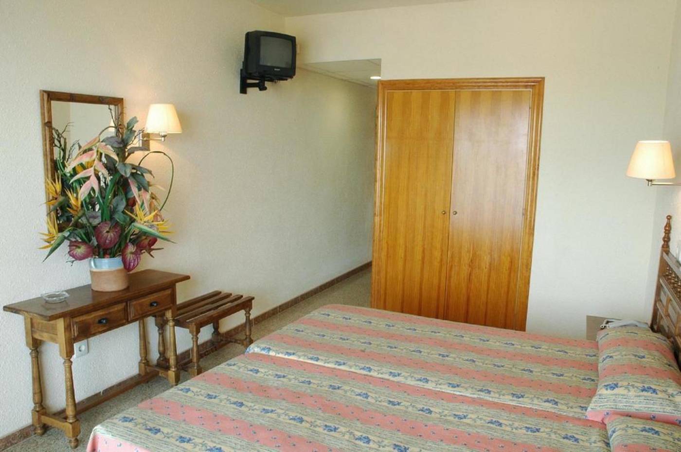 htop-Molinos-Park-Room-19