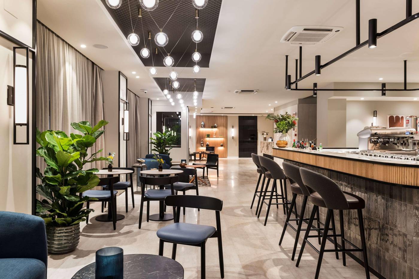 Hotel-Ambasciatori-Venice-Mestre---Tapestry-Collection-Bar-1