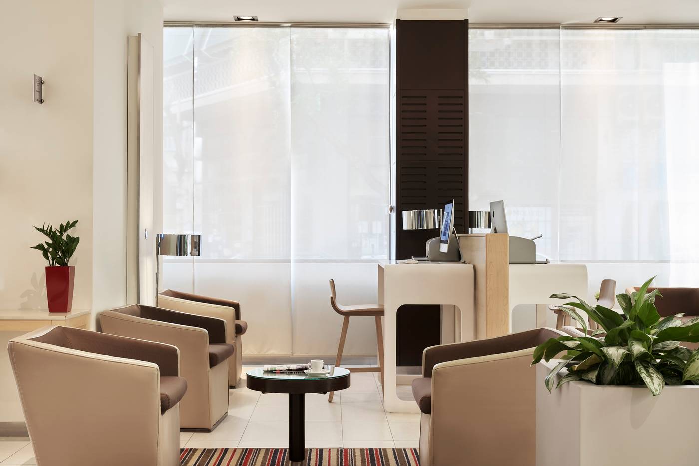 Novotel-Athenes-Lobby-3