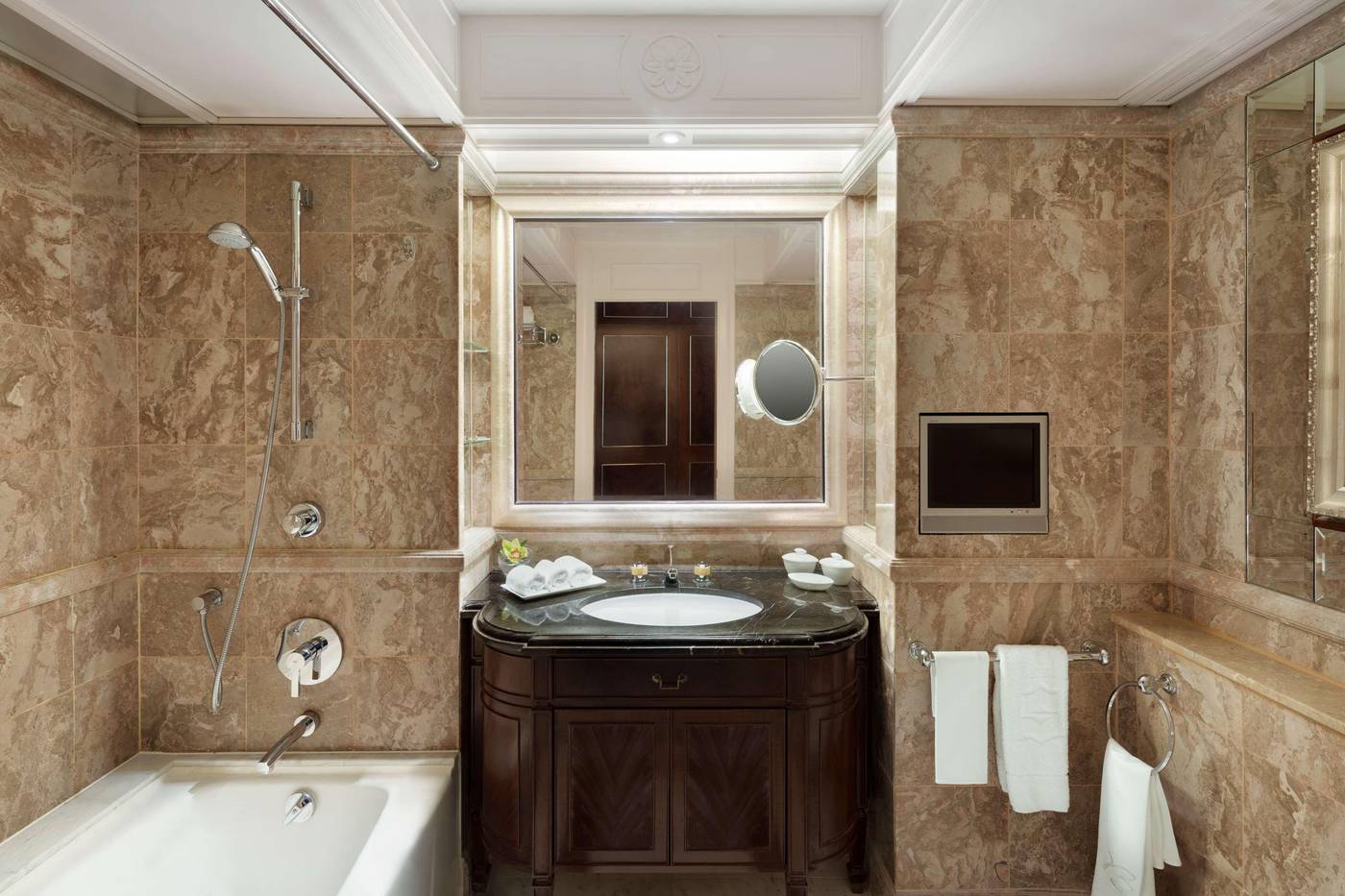 Island-Shangri-La-Hong-Kong-Room-45