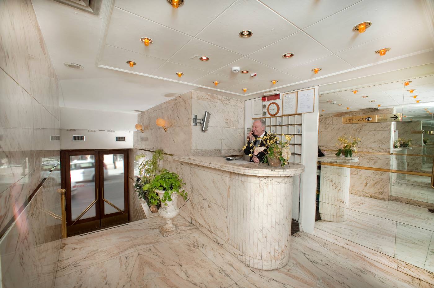 Hotel-Tritone-Lobby-14