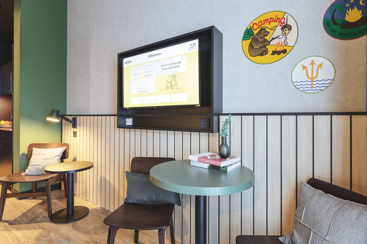 Holiday-Inn---The-Niu--Amity-Potsdam-Room-15