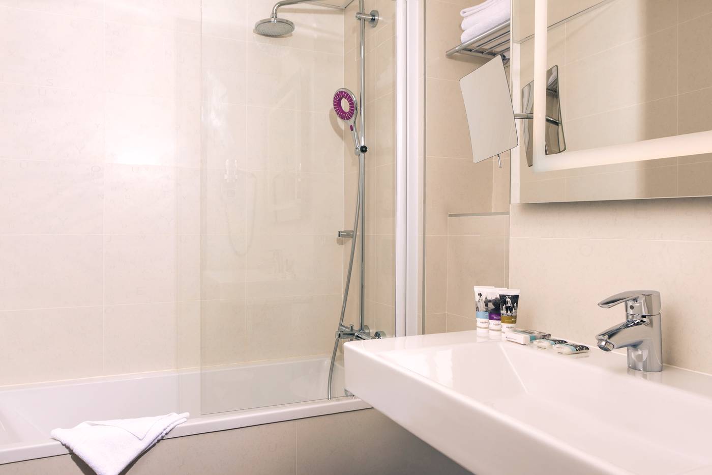 Hotel-Mercure-Paris-Montparnasse-Raspail-Room-36