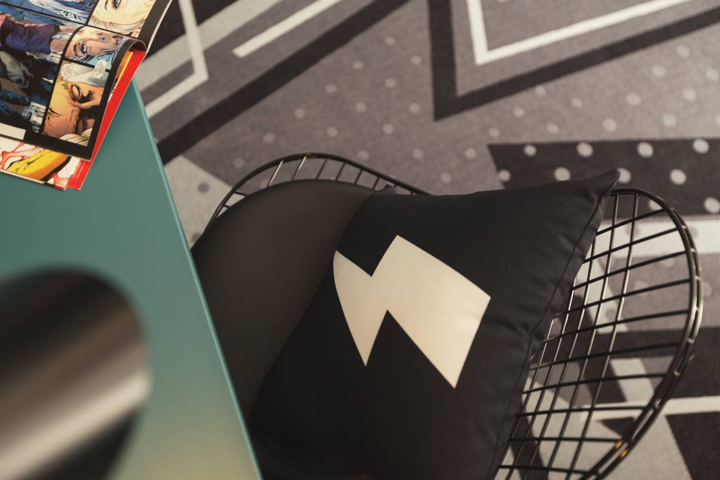 the-niu-Flash-Room-17