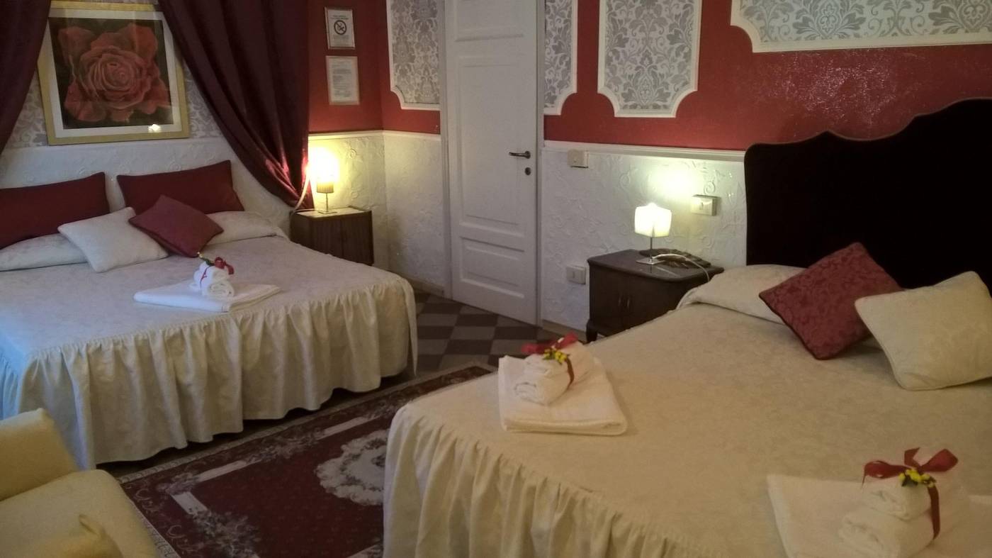 B---B-La-Mimosa-Room-30