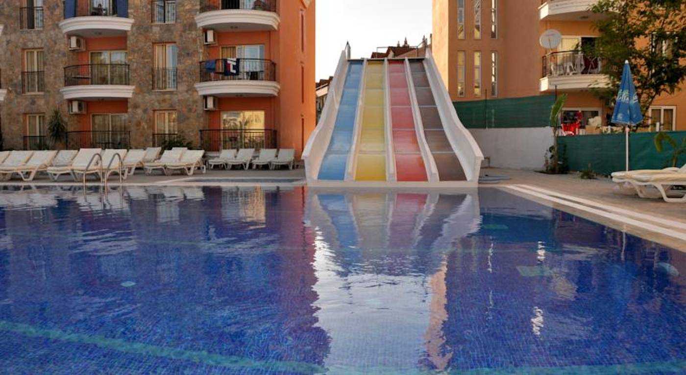 Club-Dena-Pool-1