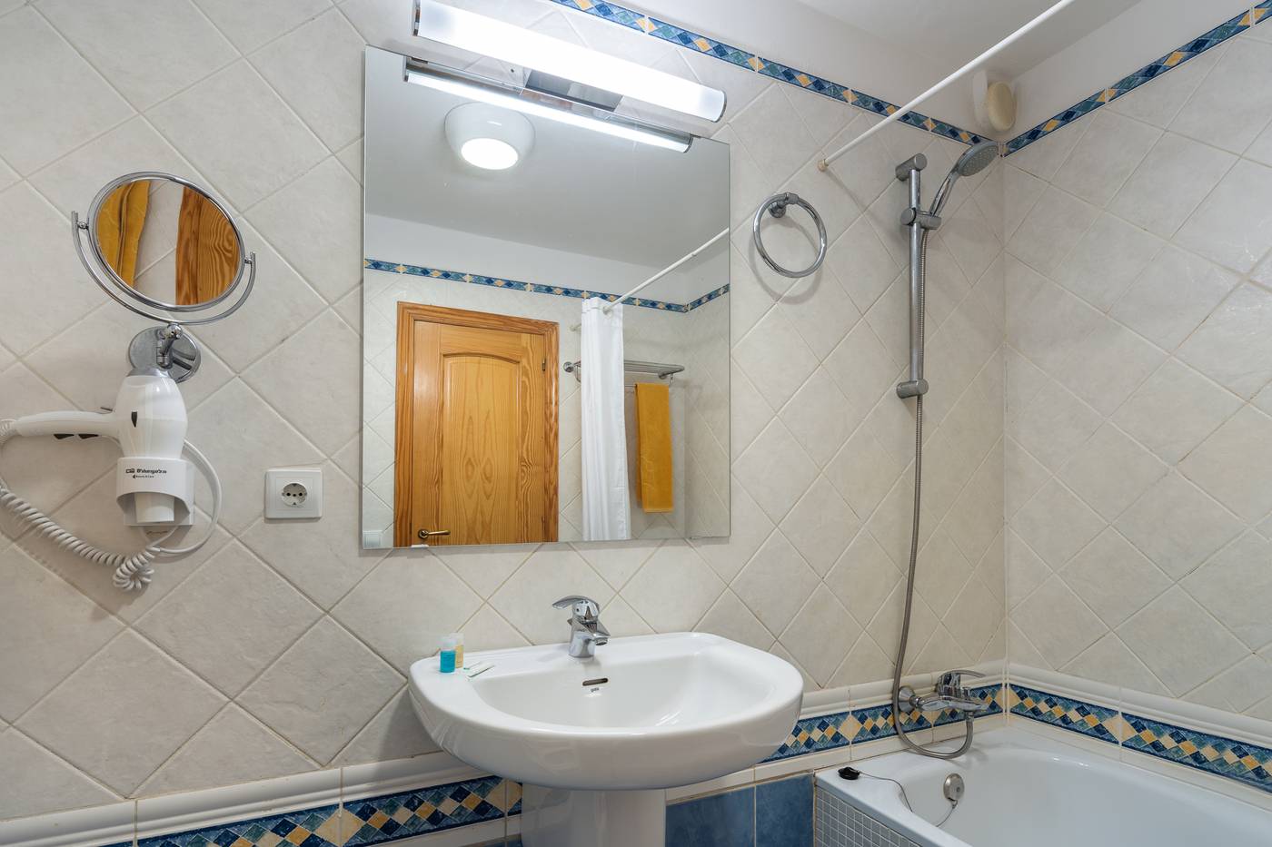 Apartamentos-Punta-Marina-by-LIVVO-Room-18