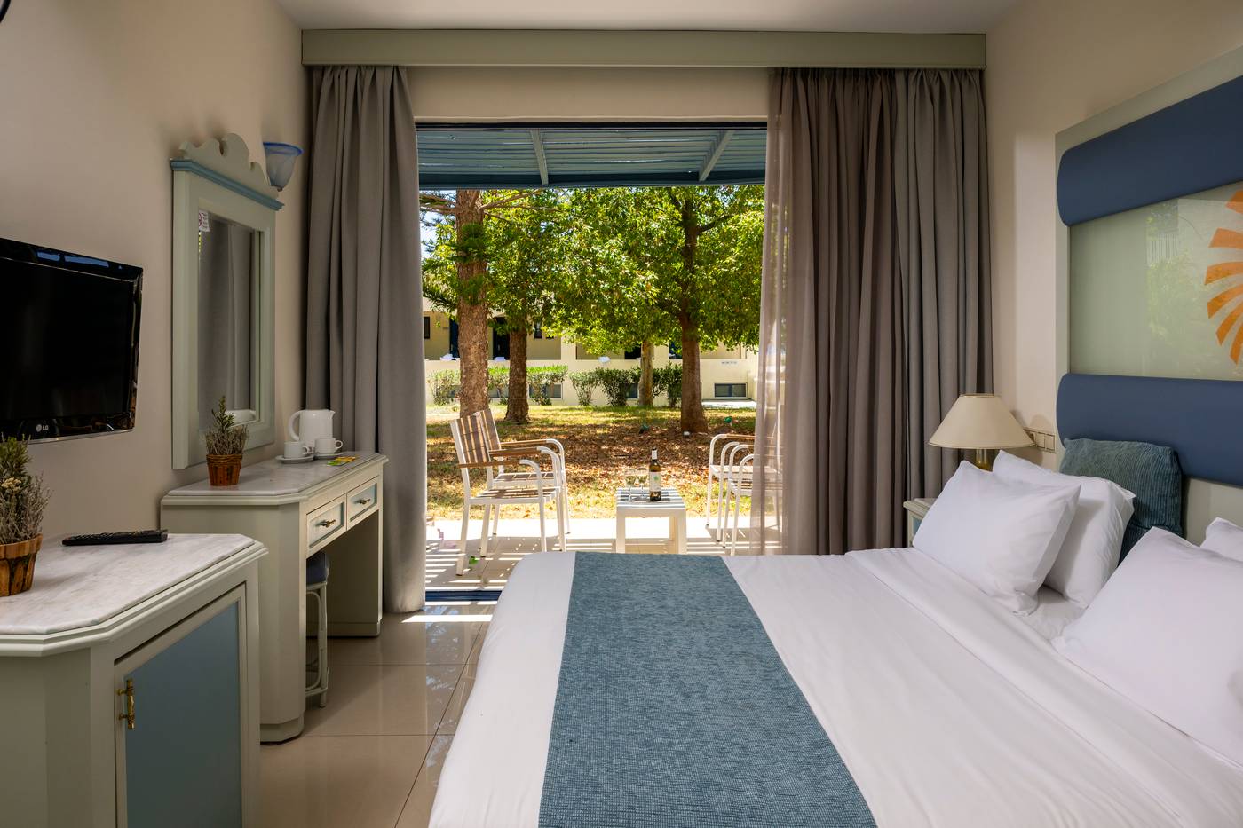 Sunshine-Crete-Beach-Room-29