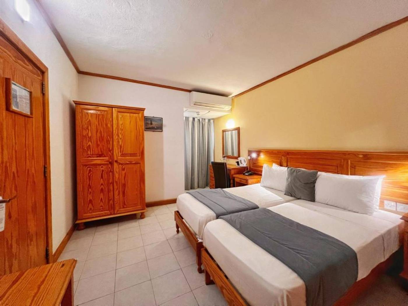 Gillieru-Harbour-Room-20