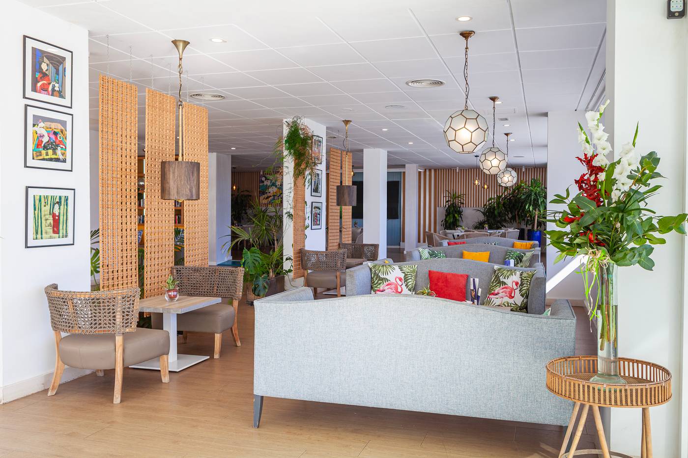 Hotel-Alay---Adults-Only-Lobby-59