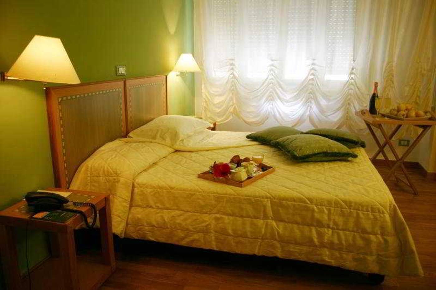 Touring Pisa-Italy-PISA-Room-7
