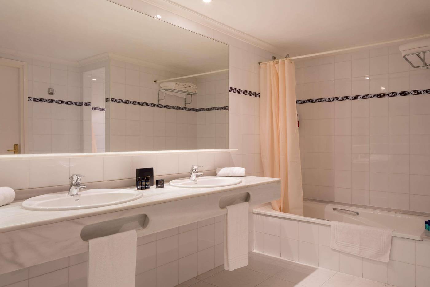 htop-Caleta-Palace-Room-32