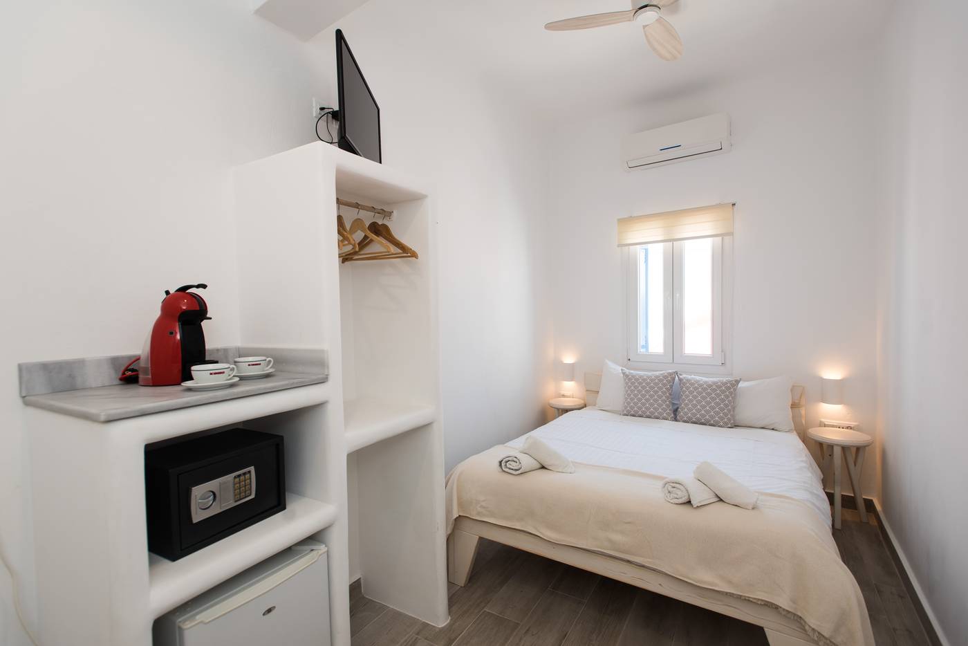 Eleanna's Suites Mykonos-Greece-Mikonos-Room-1