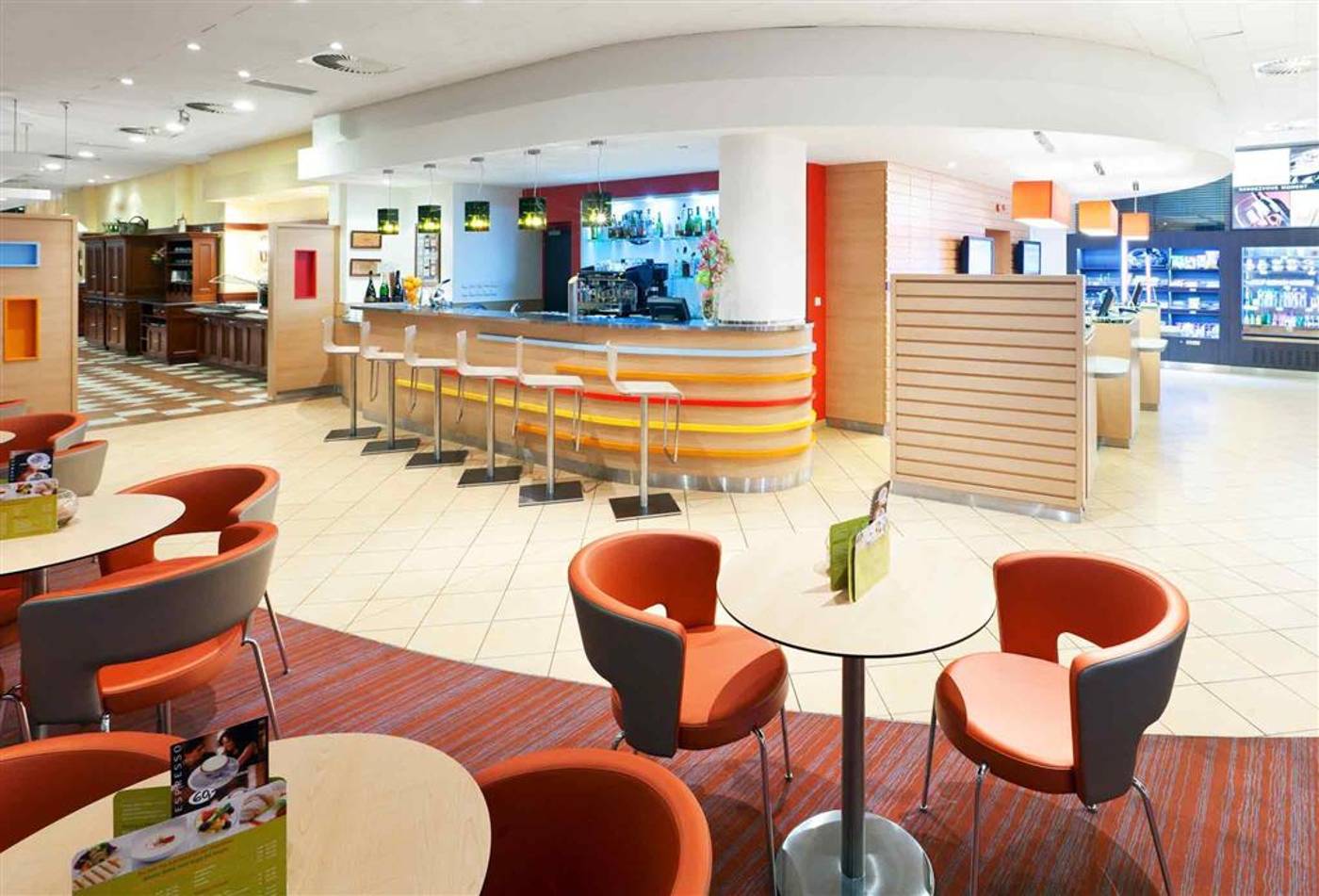 HOTEL-IBIS-MALA-STRANA-PRAHA-Bar-13