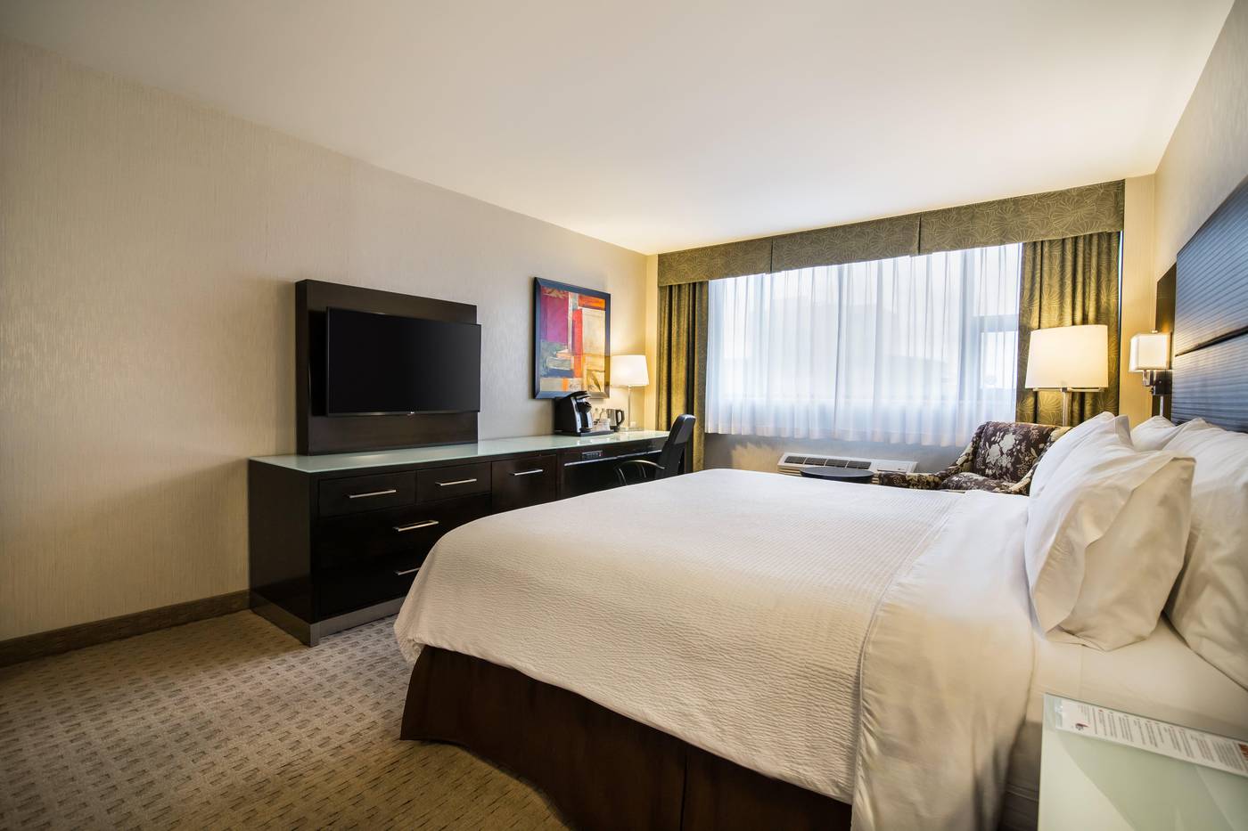 Holiday-Inn-Vancouver-Centre--Broadway--Room-17