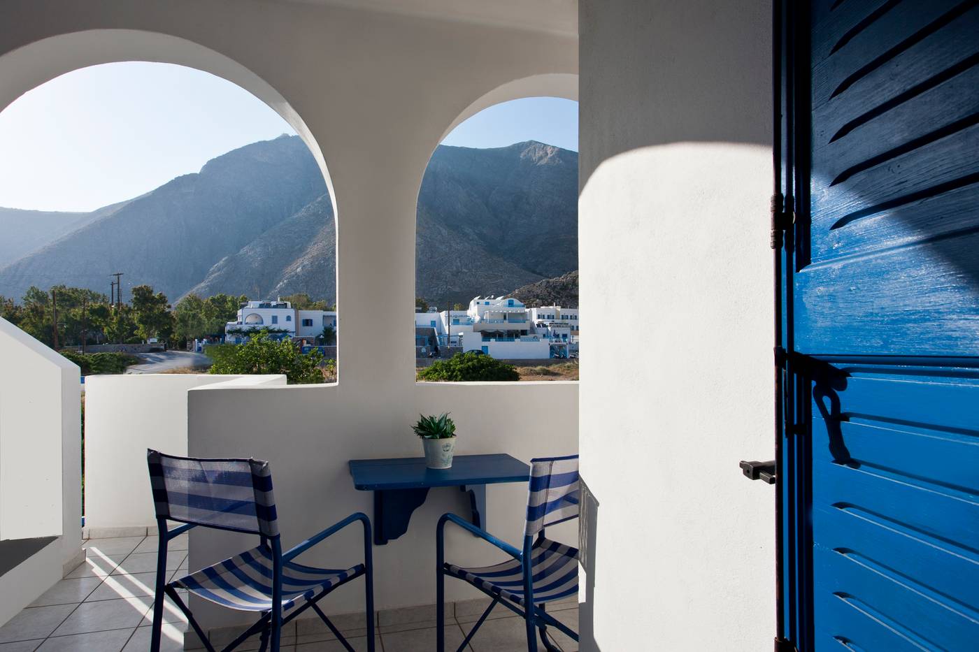 Ancient-Thira-Room-23