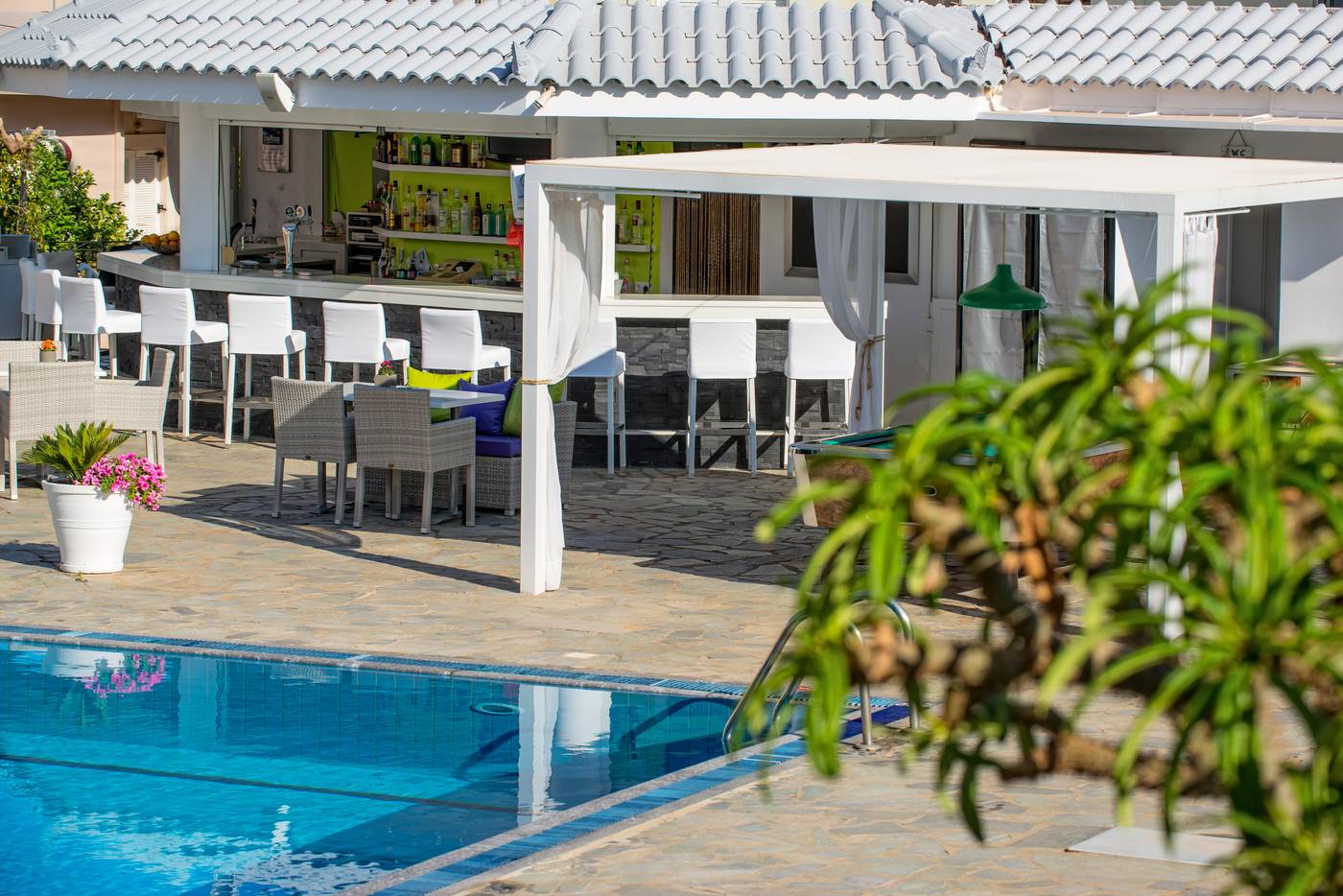 Kristalli-Apartments-Pool-7
