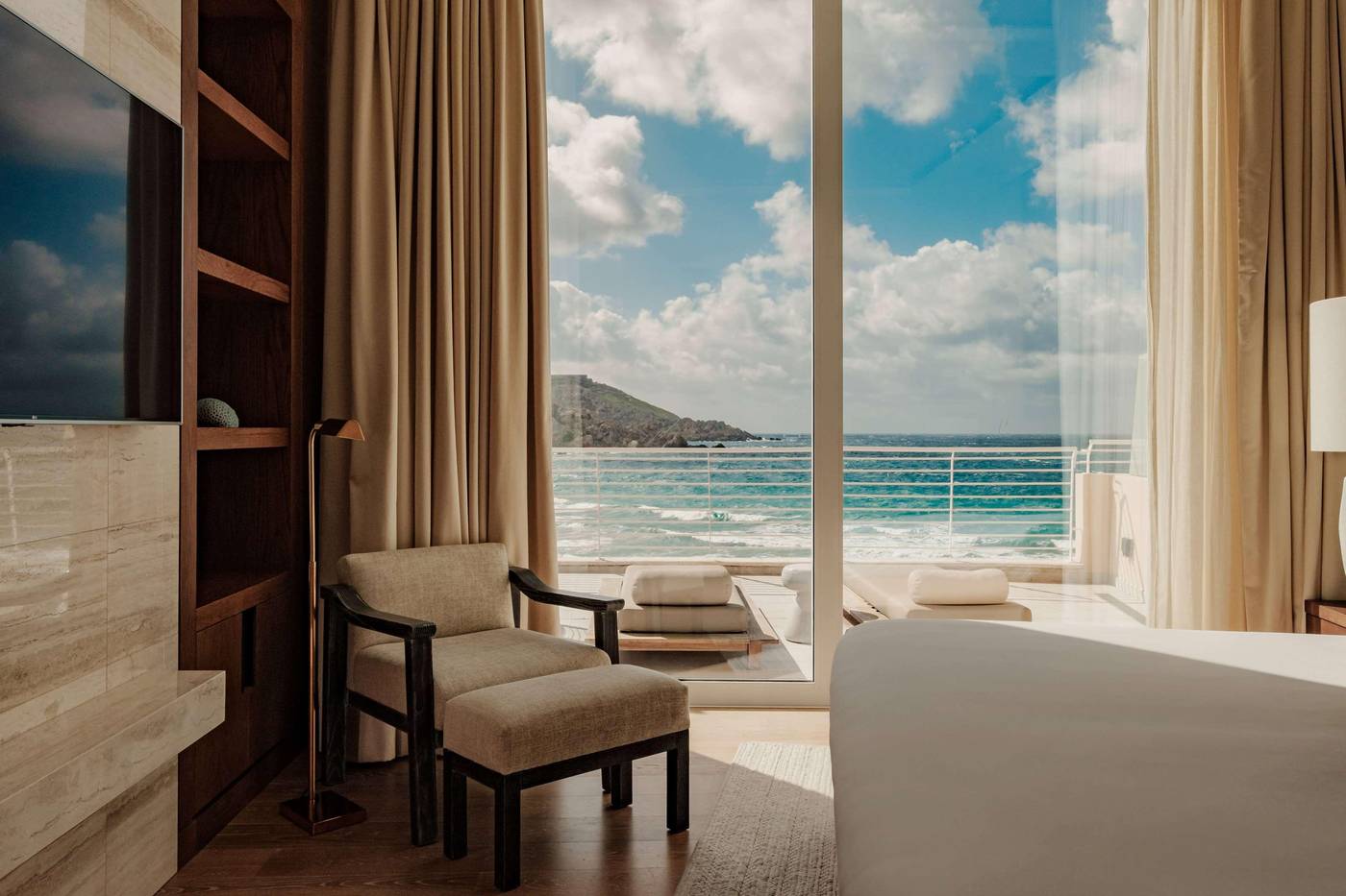 Radisson-Blu-Resort---Spa-Golden-Sands-Room-34