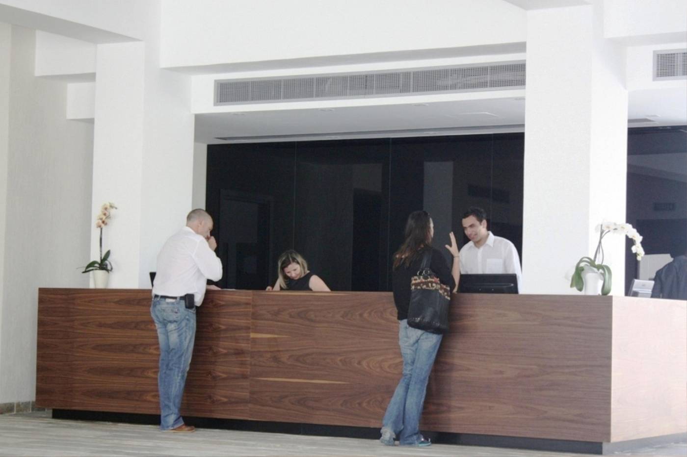 Amphora-Hotel---Suites-Lobby-36