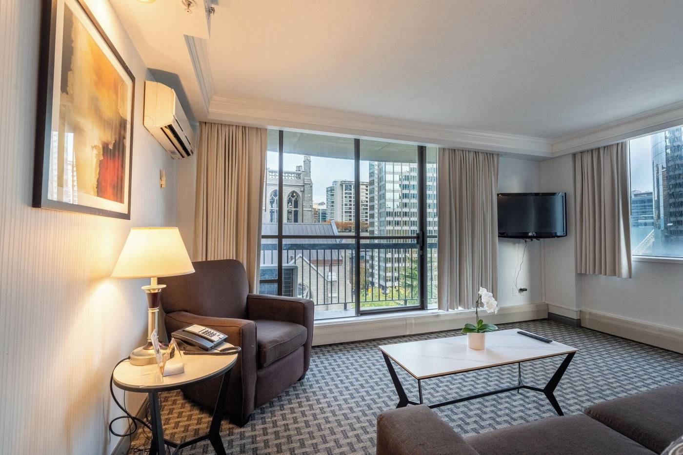 Century-Plaza-Hotel---Spa-Vancouver-Room-35