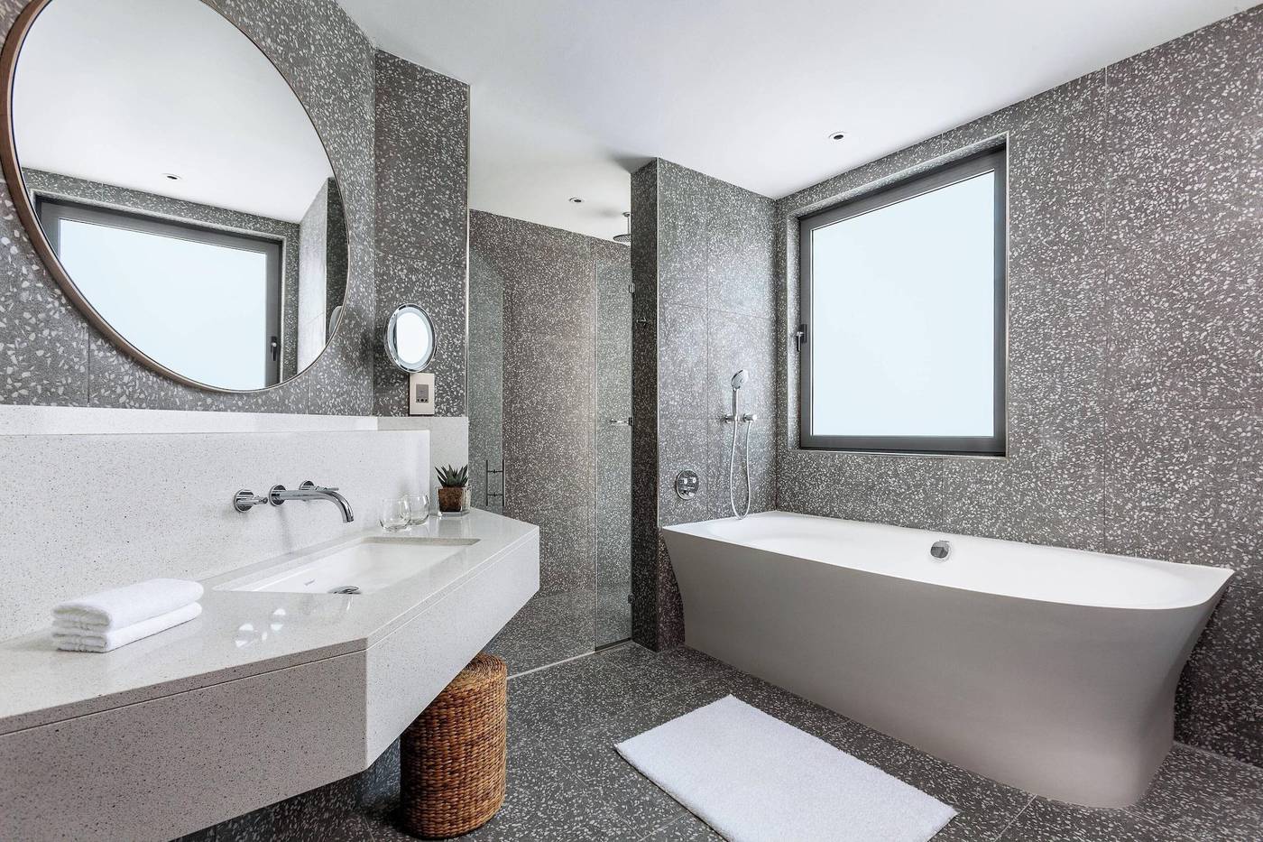 Le-Meridien-St--Julians-Hotel---Spa-Room-73