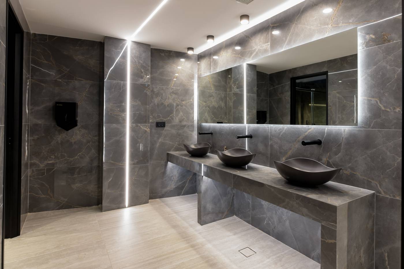 Canadian-Hotel-Lobby-46